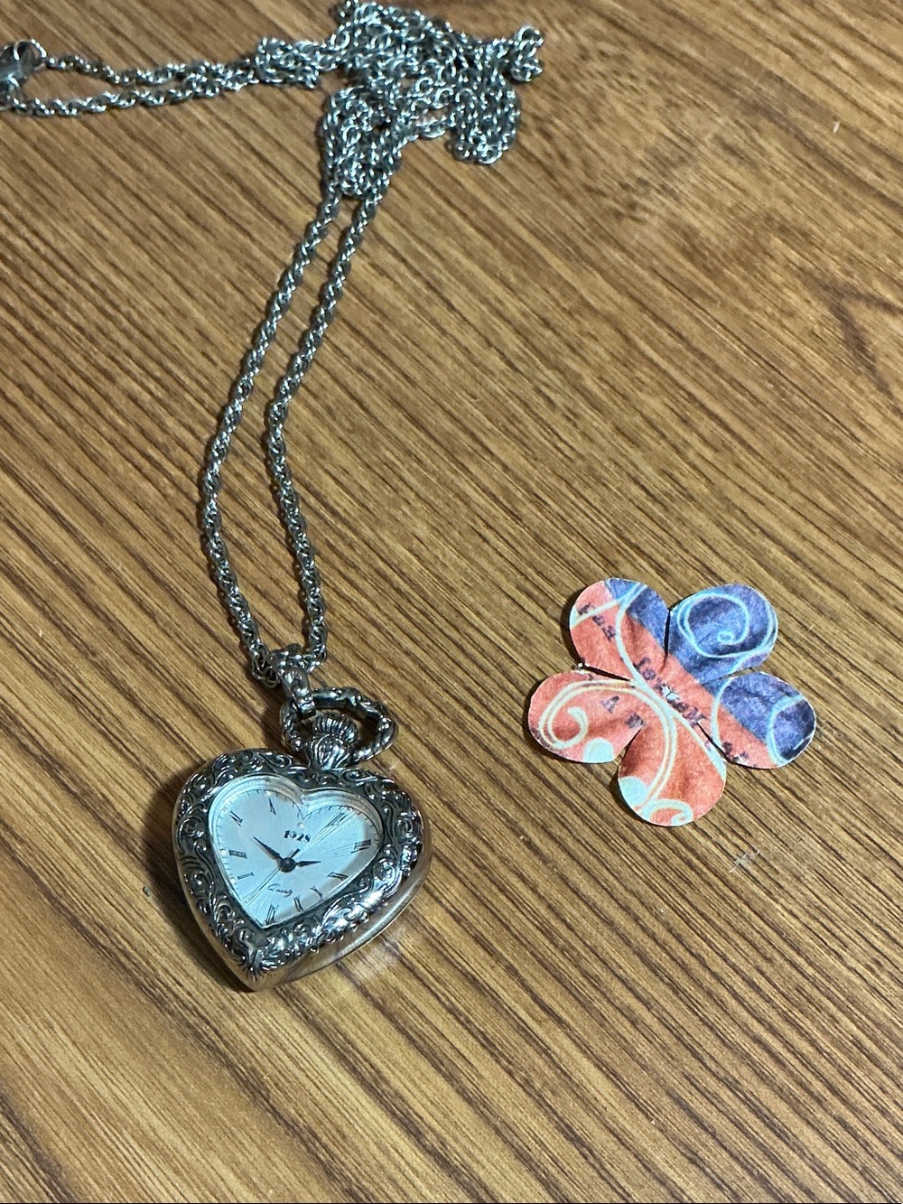 Heart Locket Pendant Necklace - Silver Tone 1928